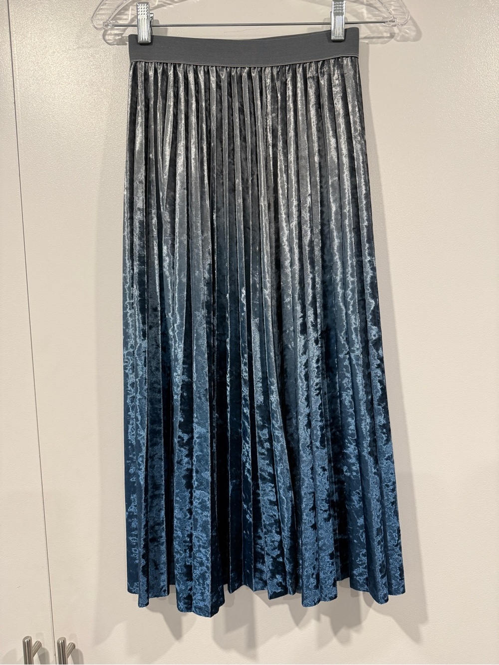 Chicwish grew and blue ombré pleated midi skirt